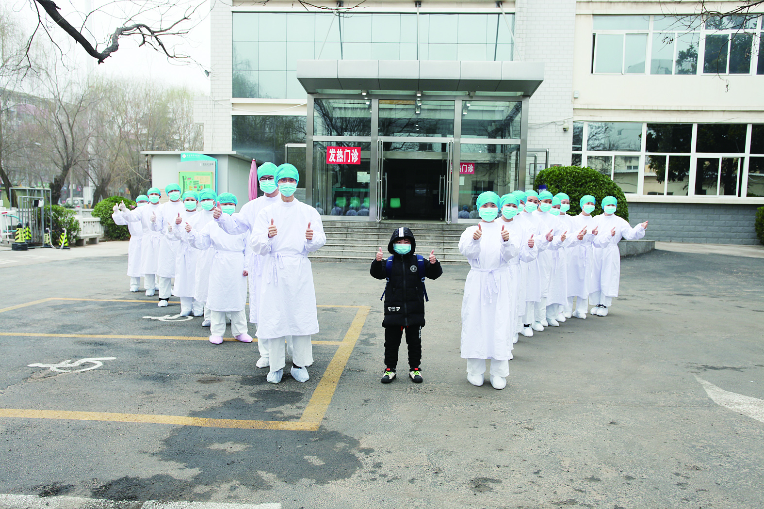 3月1日9时6分,我市最后一名新冠肺炎患者走出许昌市中心医院隔离病区